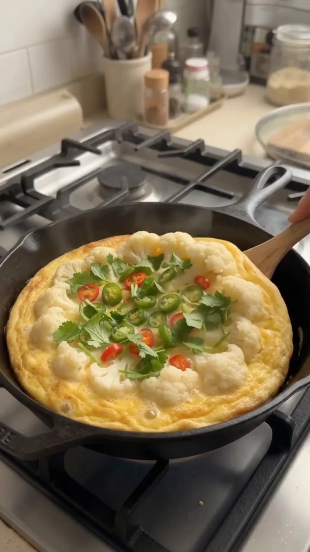 Crispy Cauliflower Chili Omelet Recipe – cooking an omelette in a pan