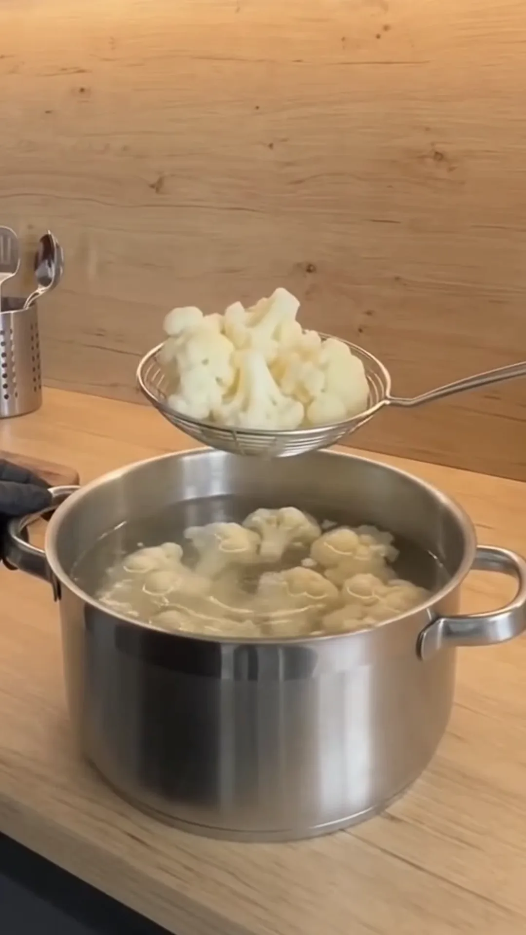 Crispy Oven-Baked Cauliflower Bites with Garlic Yogurt – Make the Spiced Batter