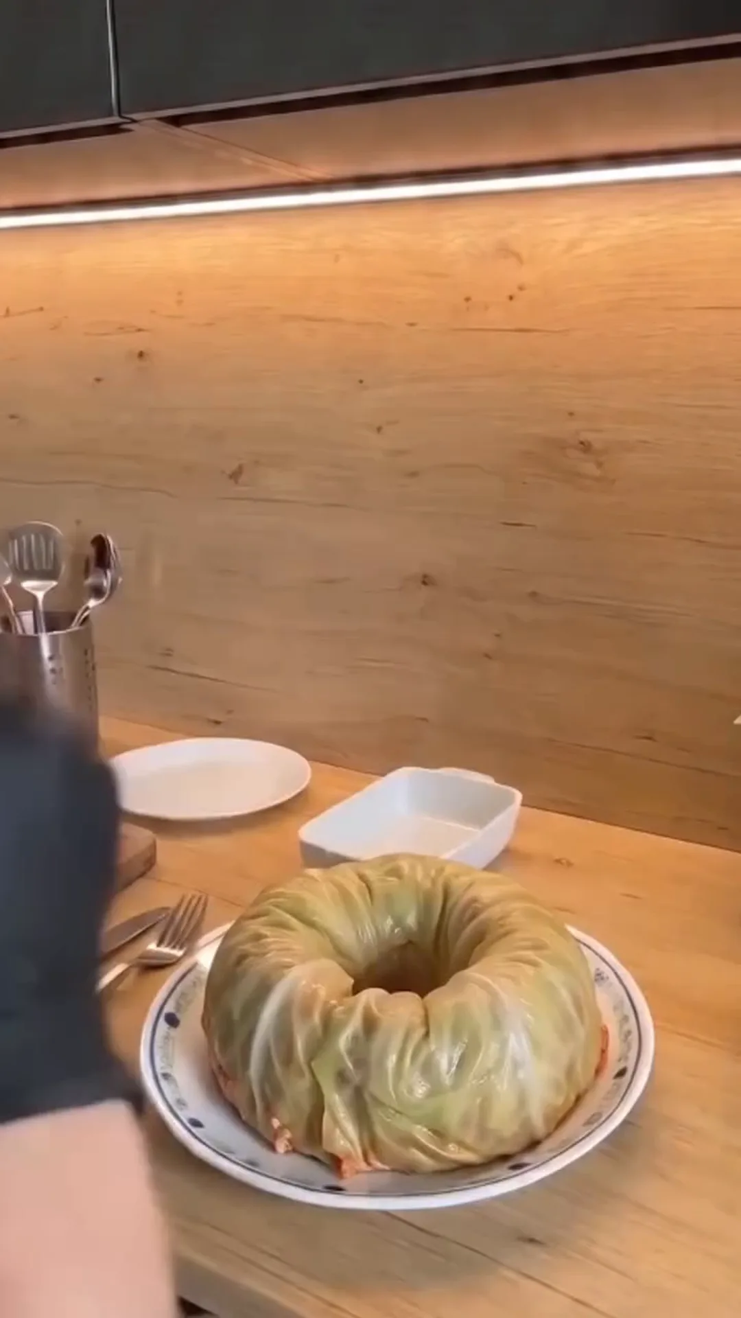 Easy Bundt Pan Cabbage Roll Ring with Beef and Rice – Someone is preparing a large cabbage dish