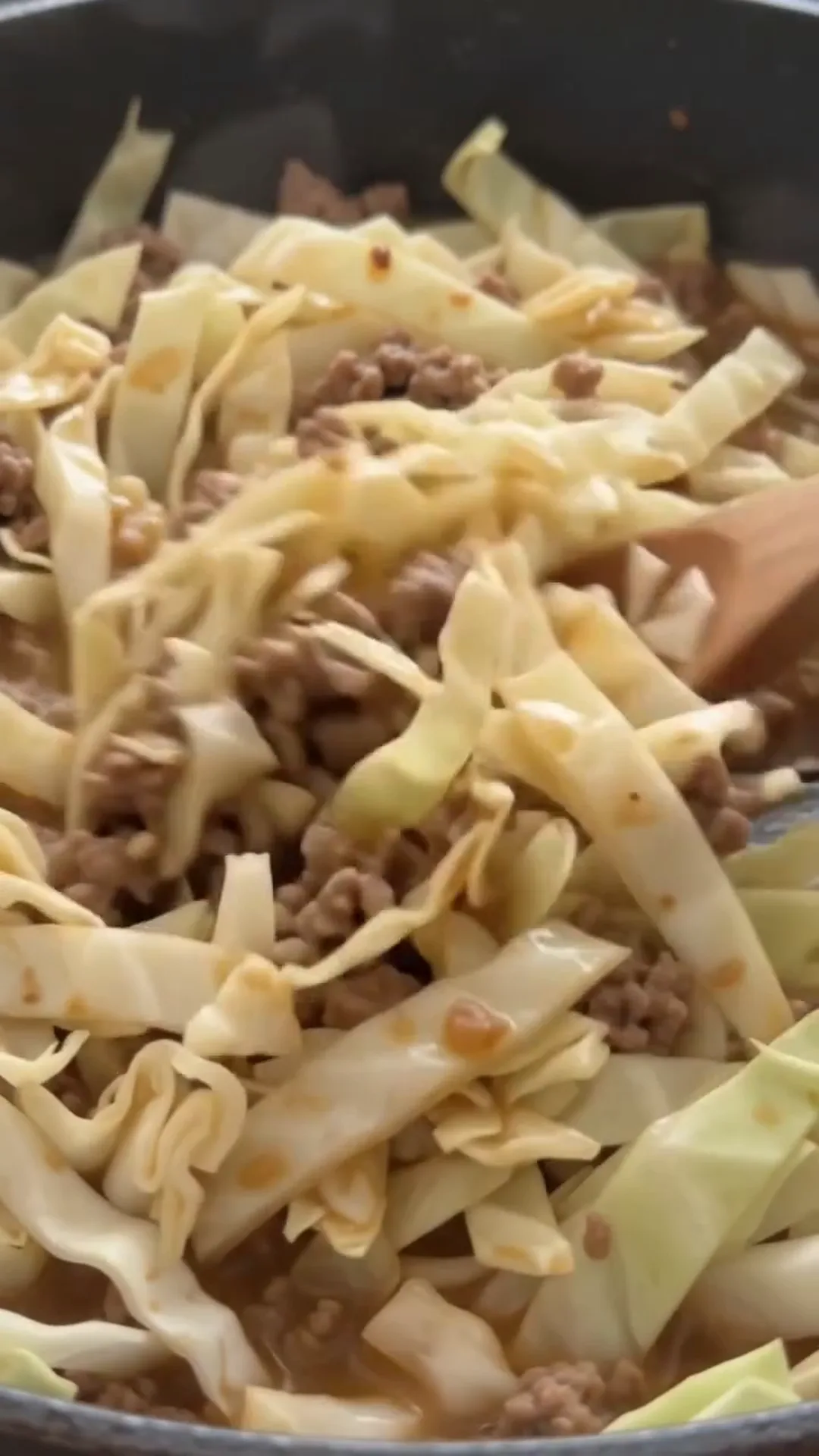 High Fiber Savory Cabbage and Ground Beef Skillet – Cooking ground beef and cabbage in a pan